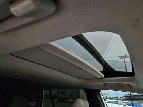 Used 2022 Toyota Corolla Cross LE w/ Moonroof Package image 8