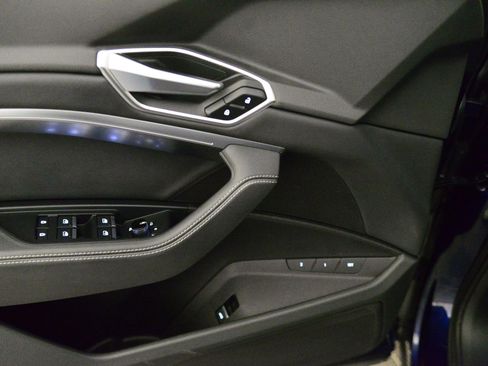 Certified 2021 Audi e-tron Premium image 27