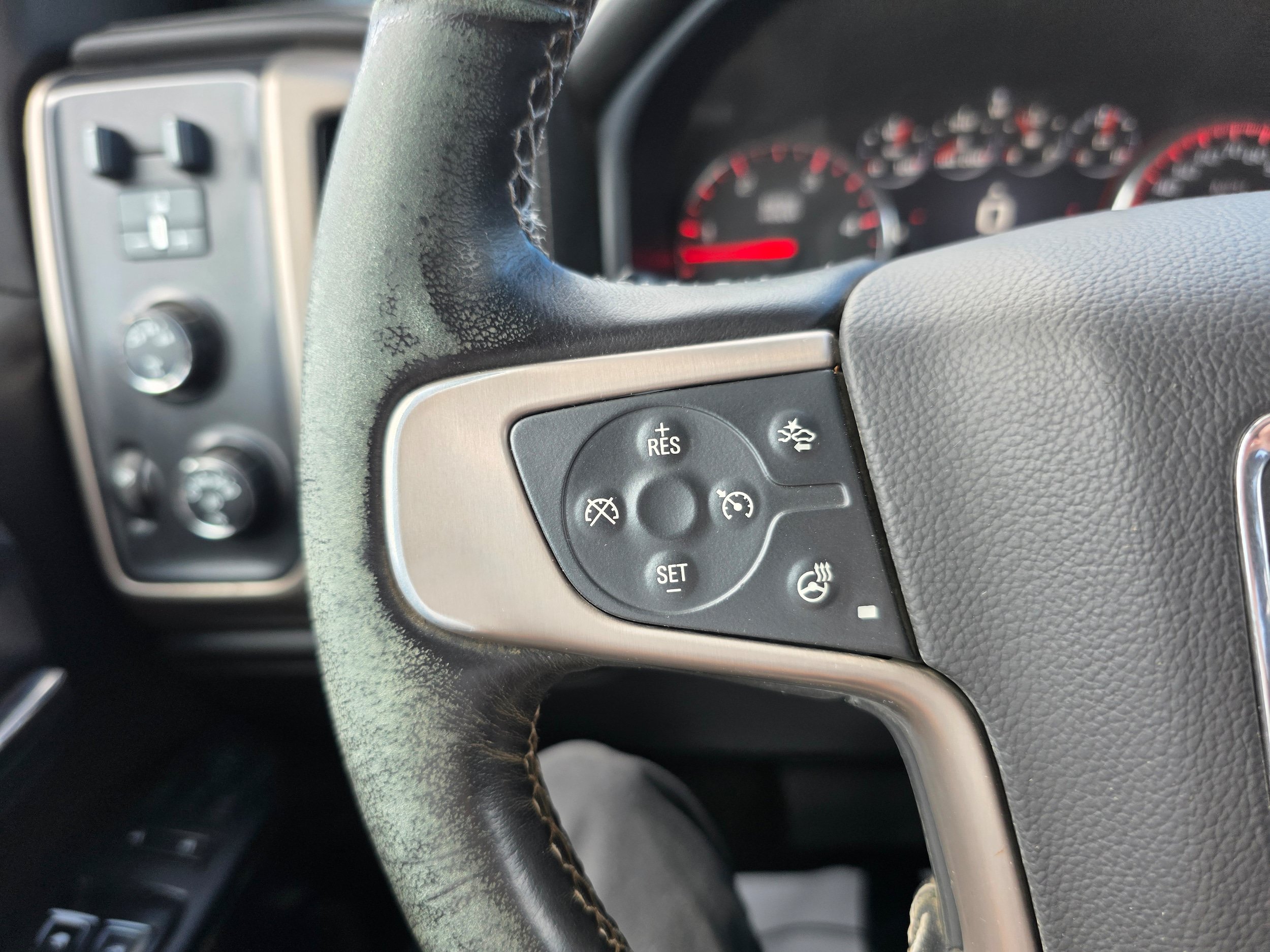 Used 2015 GMC Sierra 2500 Denali w/ Duramax Plus Package AWD/4WD image 16
