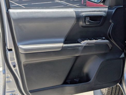 Used 2016 Toyota Tacoma SR5 w/ SR5 Appearance Package (SN) RWD image 13