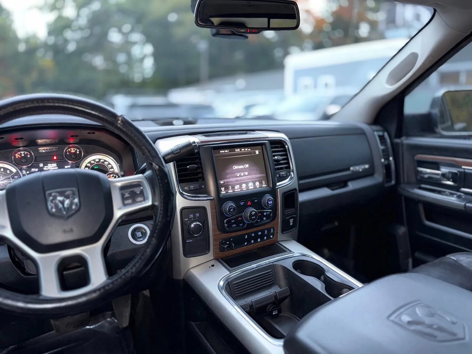 Used 2016 RAM 2500 Laramie w/ Convenience Group AWD/4WD image 24