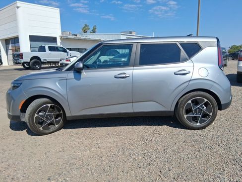 Used 2025 Kia Soul EX FWD image 2