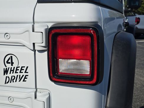 Used 2021 Jeep Wrangler Sport image 8