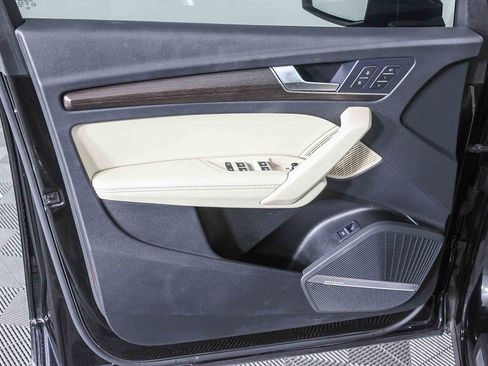 Used 2022 Audi Q5 2.0T Premium Plus w/ Premium Plus Package image 21