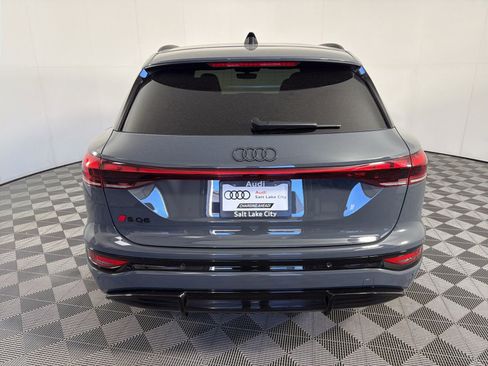 Used 2025 Audi SQ6 e-tron Premium Plus w/ Premium Plus AWD/4WD image 7