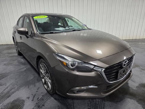 Used 2018 MAZDA MAZDA3 Grand Touring FWD image 2