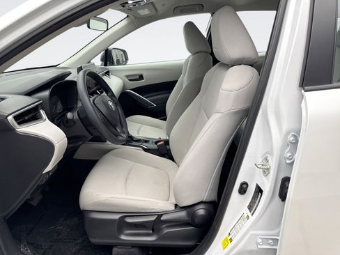 Used 2023 Toyota Corolla Cross L image 11