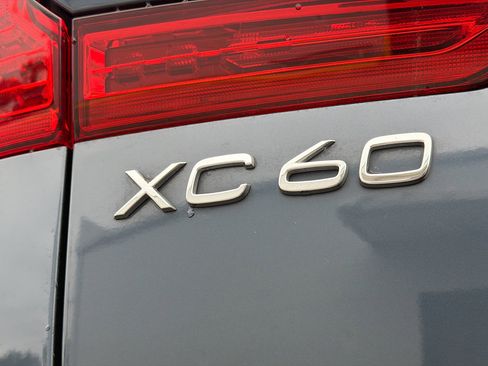 Used 2018 Volvo XC60 T6 Inscription w/ Convenience Package image 11