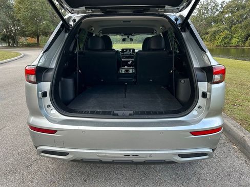 Used 2022 Mitsubishi Outlander SE image 10