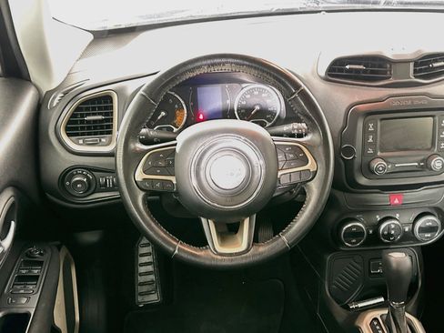 Used 2017 Jeep Renegade Latitude w/ Popular Equipment Group FWD image 17