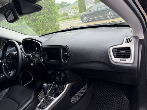Used 2019 Jeep Compass Latitude w/ Popular Equipment Group AWD/4WD image 14