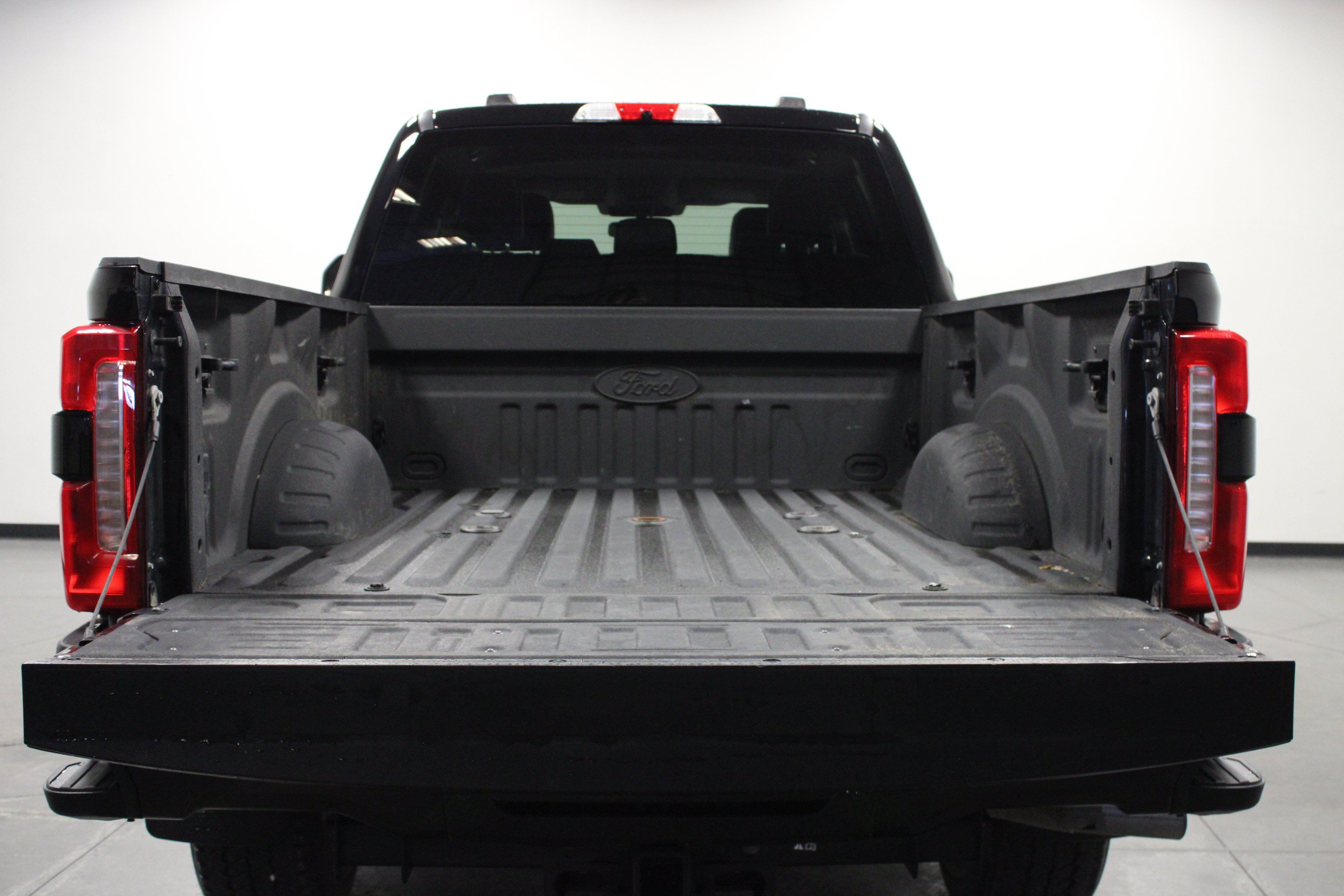 Used 2025 Ford F250 Lariat w/ Black Appearance Package AWD/4WD image 14
