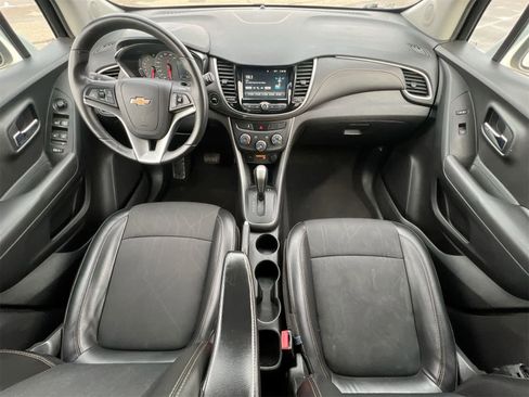 Used 2017 Chevrolet Trax LT w/ LT Convenience Package image 16