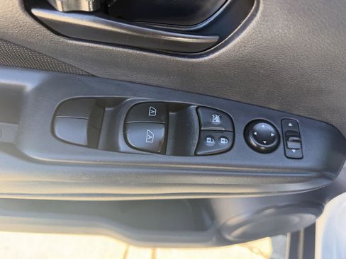 Used 2023 Nissan Kicks S image 12