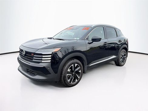 Used 2025 Nissan Kicks SR image 3