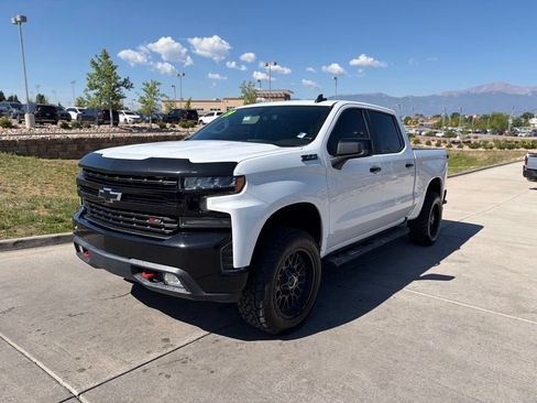 Used 2019 Chevrolet Silverado 1500 LT Trail Boss AWD/4WD image 3