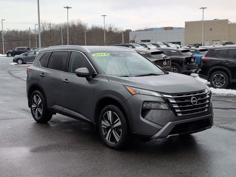 Used 2024 Nissan Rogue SL w/ SL Premium Package image 3