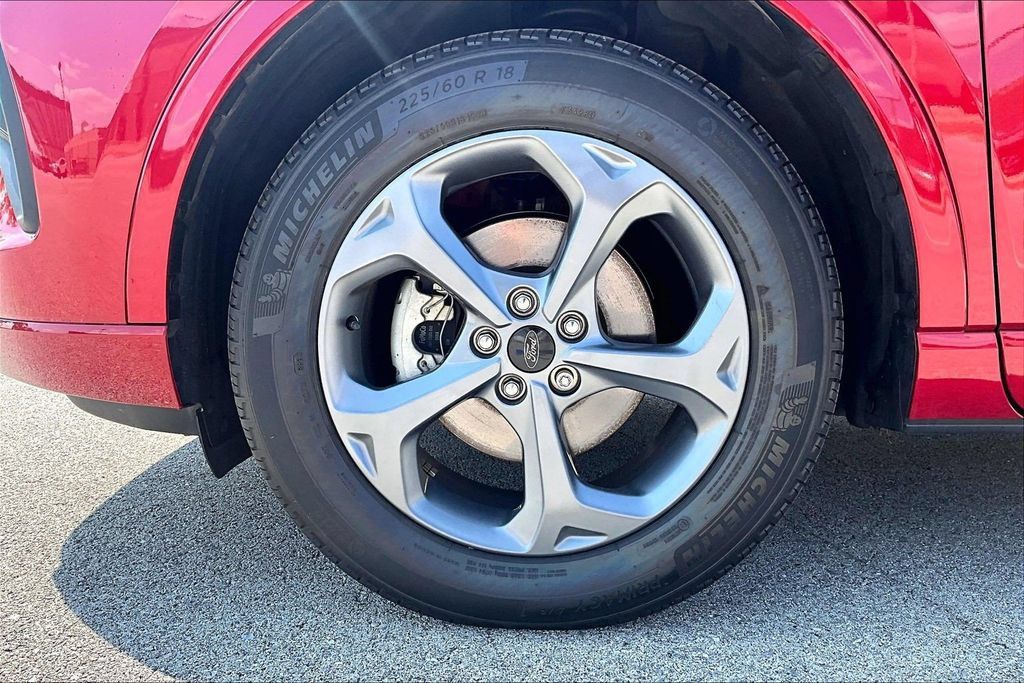 Certified 2024 Ford Escape ST-Line AWD/4WD image 9