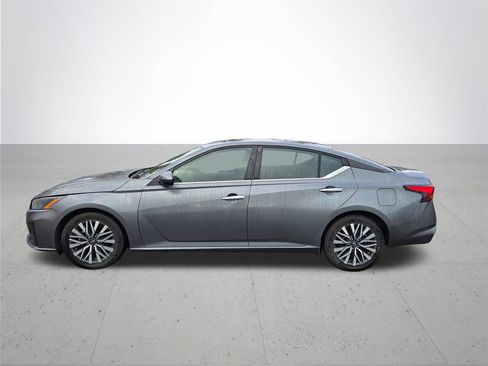 Used 2023 Nissan Altima 2.5 SV image 9