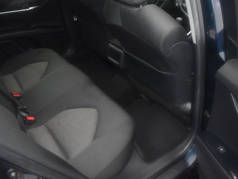 Used 2018 Toyota Camry LE image 10