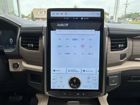 Used 2024 Ford Expedition Limited AWD/4WD image 19