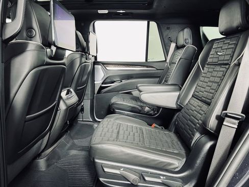 Used 2025 Cadillac Escalade Sport Platinum image 10