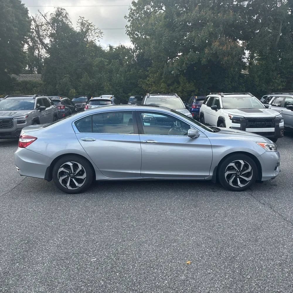 Used 2017 Honda Accord EX-L image 10