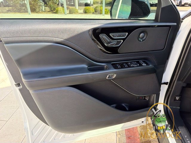 Used 2026 Lincoln Aviator Reserve w/ Jet Appearance Package RWD image 11