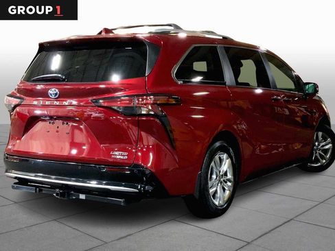 Certified 2022 Toyota Sienna Limited image 12