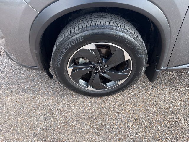 Certified 2024 Nissan Rogue SV w/ SV Premium Package FWD image 12