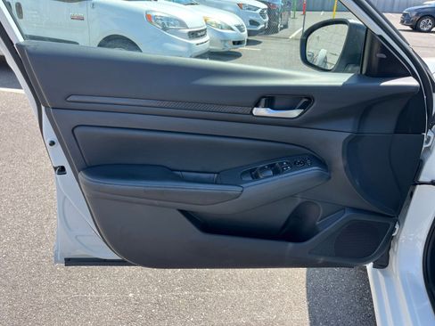 Used 2025 Nissan Altima 2.5 SV FWD image 18