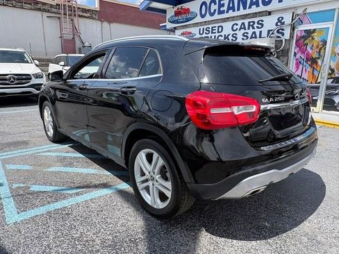 Used 2018 Mercedes-Benz GLA 250 4MATIC w/ Premium Package image 10
