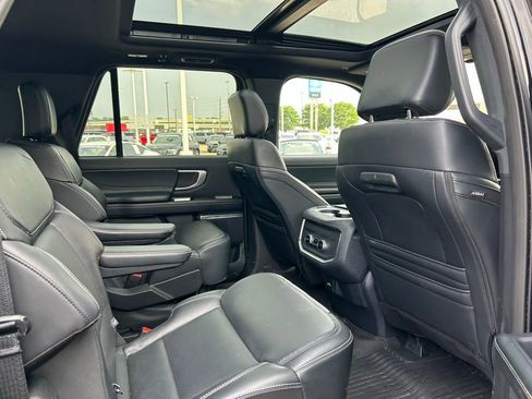 Used 2025 Ford Expedition Max Platinum w/ Stealth Appearance Package AWD/4WD image 4