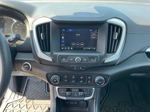 Used 2022 GMC Terrain SLE FWD image 21
