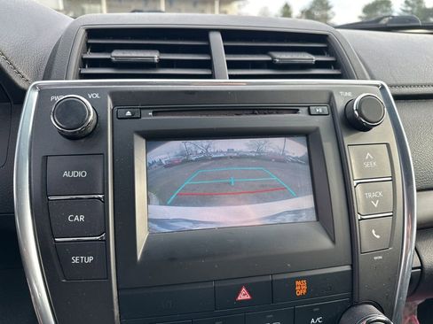 Used 2015 Toyota Camry LE image 10