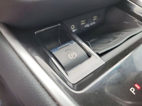 Used 2020 Subaru Outback Limited image 21