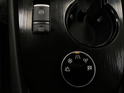 Certified 2025 Nissan Rogue SV image 26