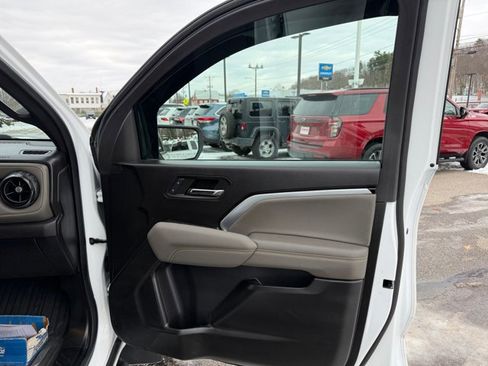 Certified 2024 Chevrolet Colorado ZR2 w/ ZR2 Convenience Package III image 27