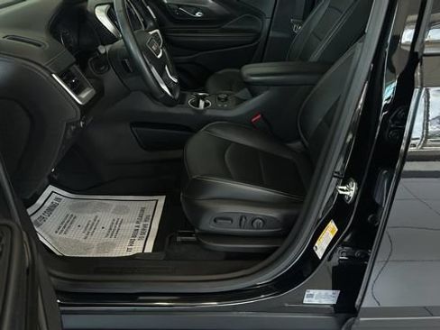 Used 2024 GMC Terrain SLT AWD/4WD image 9