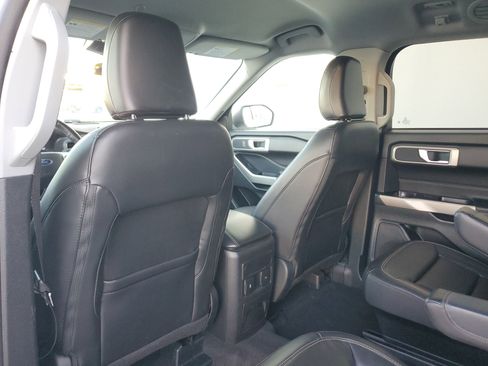 Used 2023 Ford Explorer XLT w/ Equipment Group 202A image 15