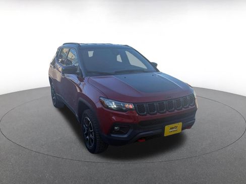 Used 2025 Jeep Compass Trailhawk image 1