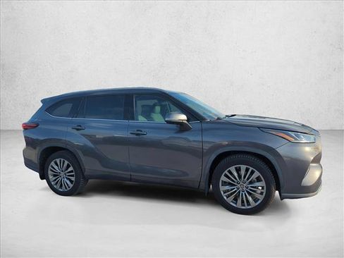 Used 2021 Toyota Highlander Platinum AWD/4WD image 4