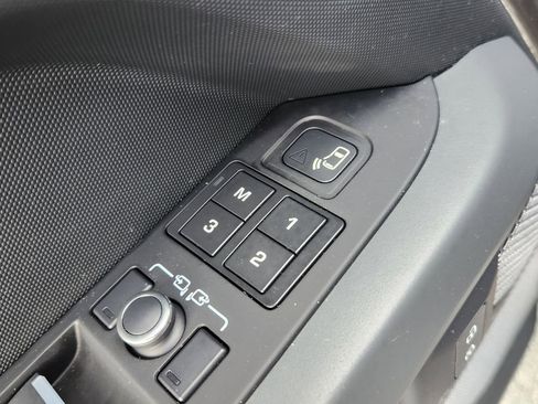 Used 2022 Land Rover Defender 110 X image 25