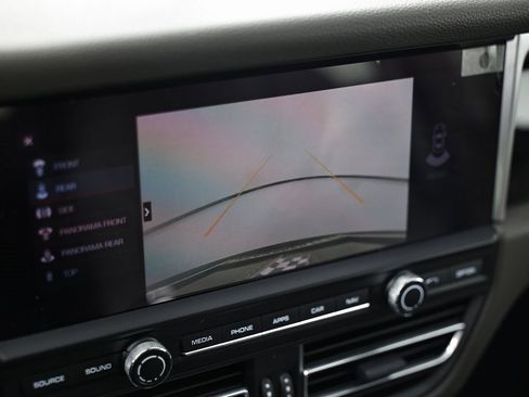 Used 2021 Porsche Macan image 38