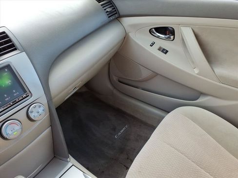 Used 2010 Toyota Camry LE FWD image 36