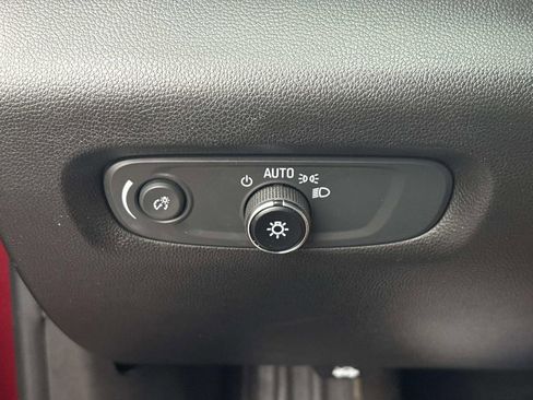 Used 2023 Chevrolet Traverse LT image 27