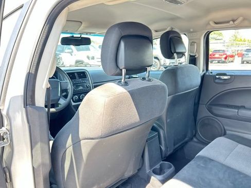 Used 2011 Dodge Caliber Heat FWD image 17