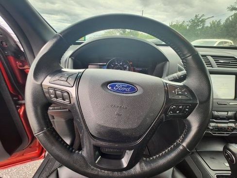 Used 2019 Ford Explorer XLT w/ Equipment Group 202A AWD/4WD image 12