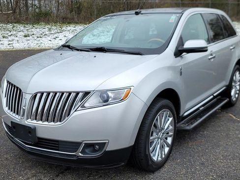 Used 2013 Lincoln MKX AWD image 3