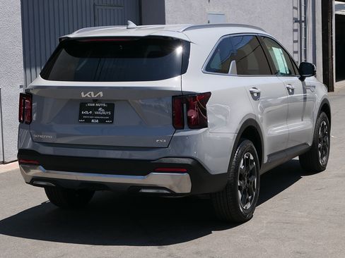 Used 2025 Kia Sorento S AWD/4WD image 2